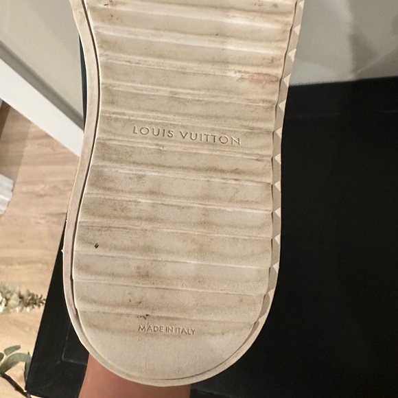 LOUIS VUITTON TIME OUT SNEAKER - Picture 9 of 9